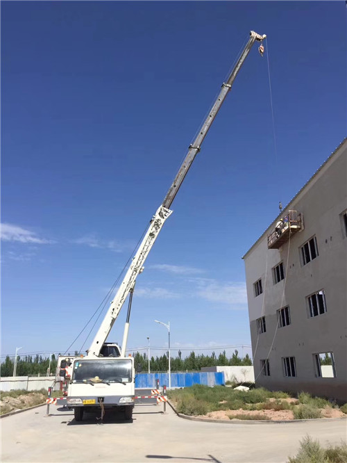 湘桥区“轻装强干”—— 吊车的 “轻量化臂架” 技术